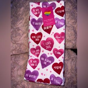 ❤️ 11 different languages Say “I love you” Valentines Isaac Mizrahi Towel set